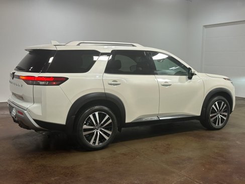 Used 2024 Nissan Pathfinder Platinum image 26