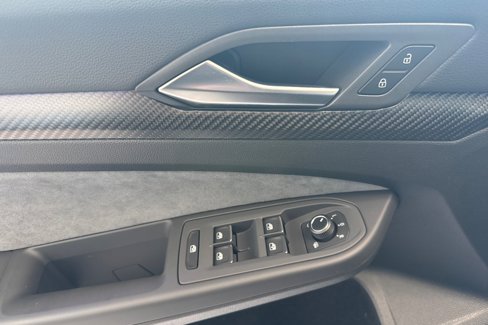 New 2025 Volkswagen Golf R Black Edition image 8