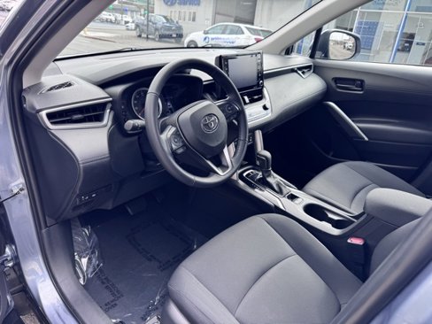 Used 2022 Toyota Corolla Cross LE image 6