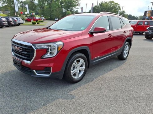 Used 2024 GMC Terrain SLE w/ Driver Convenience Package image 8