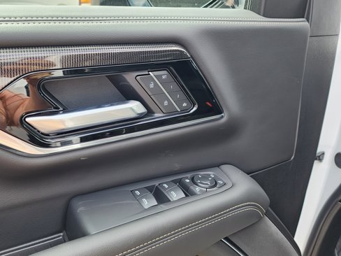 New 2026 GMC Yukon Elevation image 13