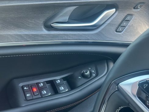 New 2025 Jeep Grand Cherokee Overland image 36