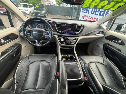 Used 2022 Chrysler Pacifica Limited image 13