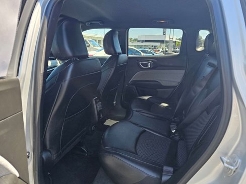 Used 2024 Jeep Compass Latitude image 17