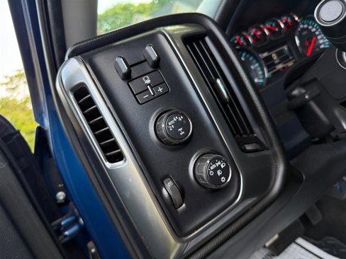 Used 2018 Chevrolet Silverado 1500 LT w/ All Star Edition image 44