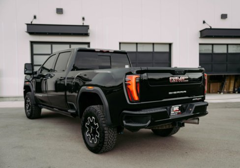 Used 2024 GMC Sierra 2500 AT4X image 6