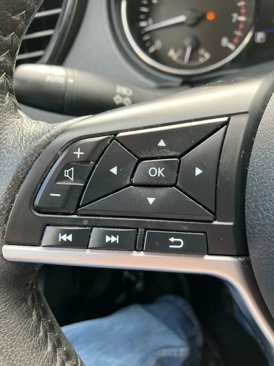 Used 2020 Nissan Rogue SV image 12