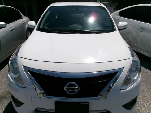 Used 2018 Nissan Versa SV image 2