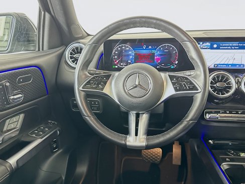 Used 2024 Mercedes-Benz GLB 250 4MATIC image 18