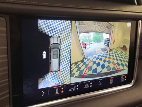 Used 2023 GMC Yukon XL Denali w/ Advanced Technology Package image 16
