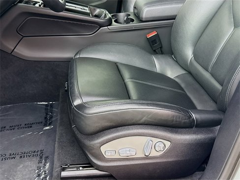 Certified 2024 Porsche Macan image 16