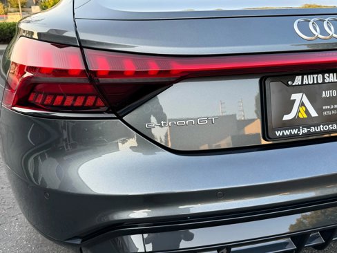 Used 2023 Audi e-tron GT Premium Plus image 15