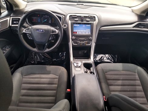 Used 2017 Ford Fusion SE w/ Fusion SE Technology Package image 16