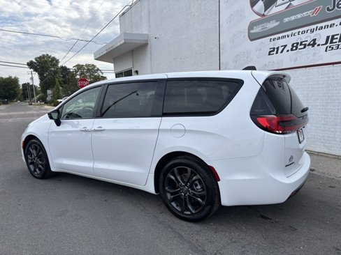 New 2026 Chrysler Pacifica Select image 5