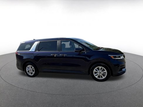 Used 2024 Kia Carnival LX image 1
