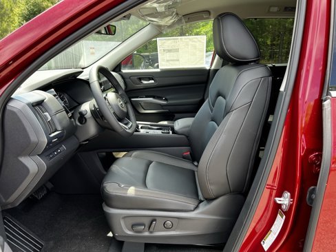 New 2025 Nissan Pathfinder SL image 8