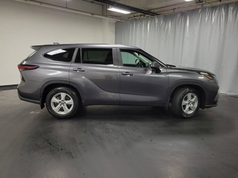 Used 2024 Toyota Highlander LE image 9