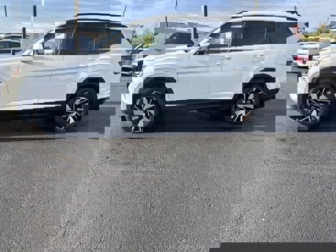 New 2026 Volkswagen Atlas SE image 3