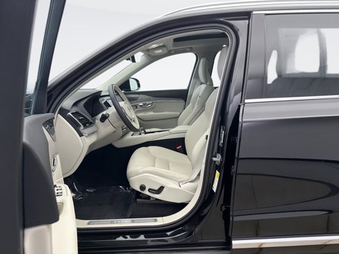 Used 2025 Volvo XC90 B5 Plus w/ Protection Package Premier image 10
