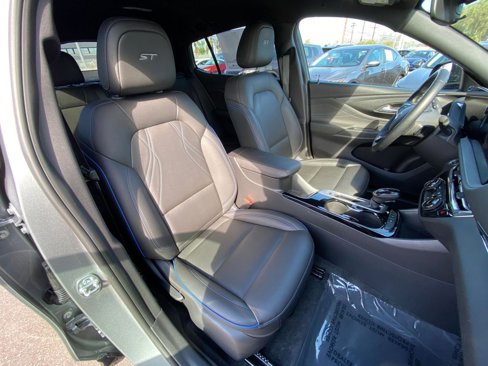 Used 2025 Buick Envista Sport Touring image 36