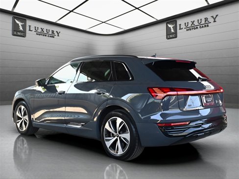 Used 2024 Audi Q8 e-tron Premium image 5