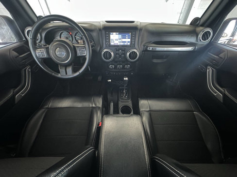 Used 2012 Jeep Wrangler Unlimited Rubicon image 26