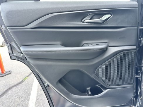 New 2025 Jeep Grand Cherokee Altitude image 25