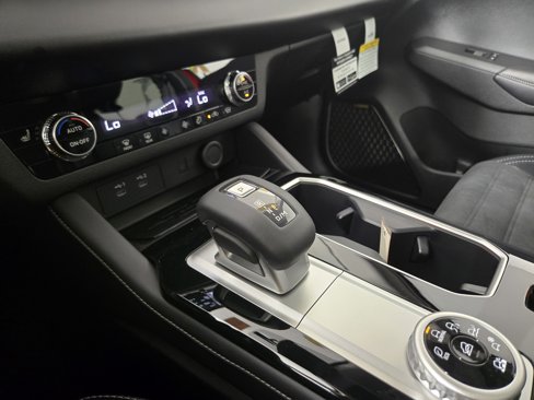 New 2025 Mitsubishi Outlander SE image 24