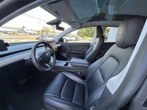 Used 2022 Tesla Model Y Long Range image 19