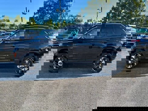 Used 2023 Jeep Grand Cherokee 4WD 4xe image 3