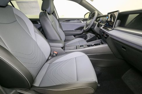 New 2025 Volkswagen Tiguan SE R-Line image 15