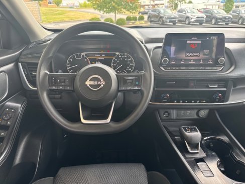 Used 2024 Nissan Rogue SV image 8