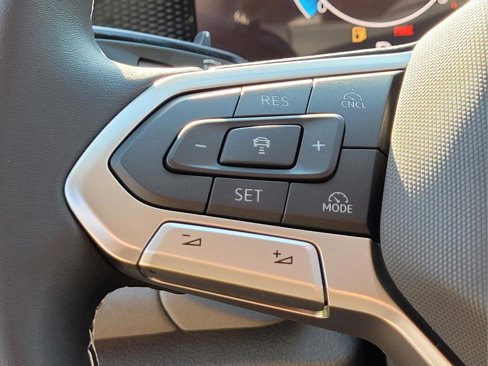 New 2025 Volkswagen Tiguan SE image 19