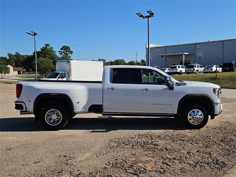 New 2026 GMC Sierra 3500 Denali w/ Denali Reserve Package image 4
