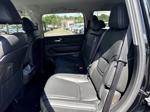 New 2025 Nissan Armada SV image 10