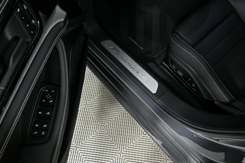 New 2026 Porsche Panamera 4 E-Hybrid image 8