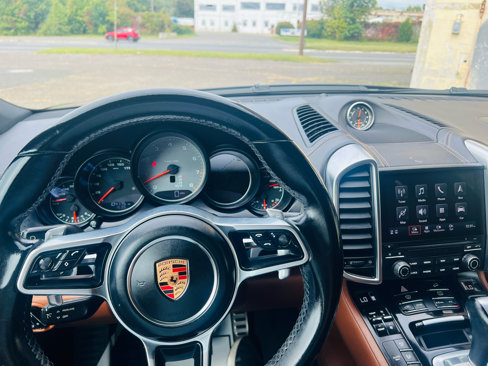 Used 2018 Porsche Cayenne S image 30