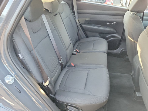 Certified 2025 Hyundai Tucson SE image 18