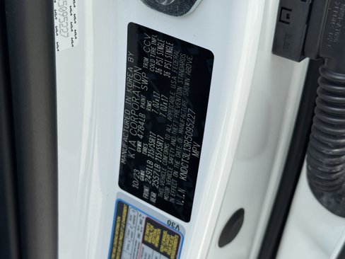 Certified 2024 Kia Niro Wave image 32