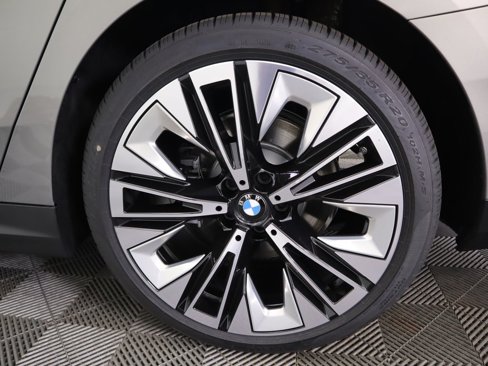 Used 2025 BMW 530i image 32