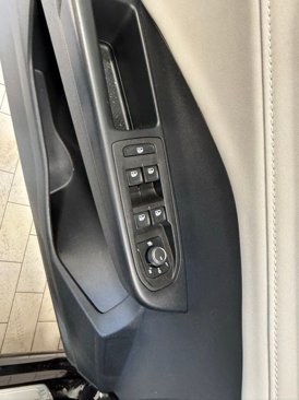 Certified 2025 Volkswagen Taos SE image 10