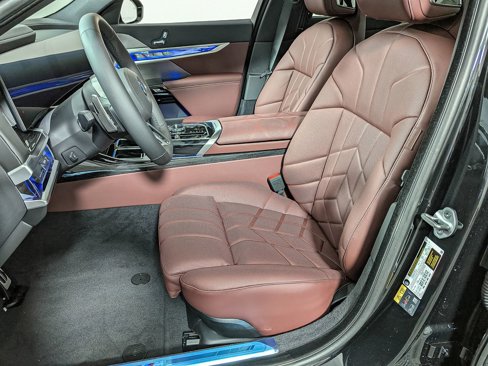 New 2026 BMW 750e xDrive w/ Premium Package image 15