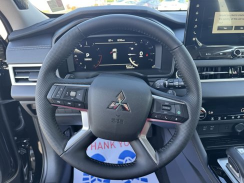 New 2025 Mitsubishi Outlander SE image 18