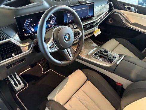 New 2026 BMW X7 M60i image 13