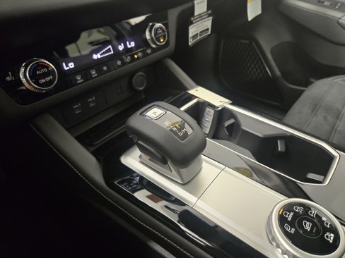 New 2025 Mitsubishi Outlander SE image 24