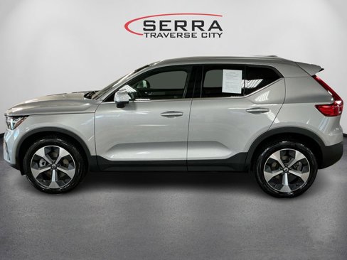 Certified 2023 Volvo XC40 B5 Plus w/ Protection Package Premier image 8