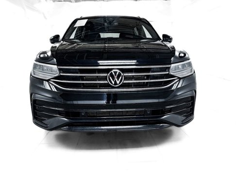 Used 2023 Volkswagen Tiguan SE R-Line image 2