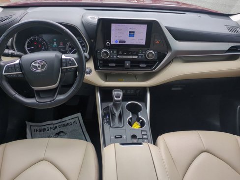 Used 2023 Toyota Highlander XLE image 14