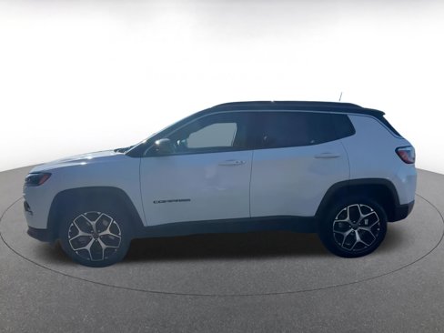 Used 2025 Jeep Compass Limited image 9