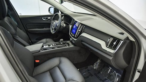 Certified 2025 Volvo XC60 B5 Plus image 16